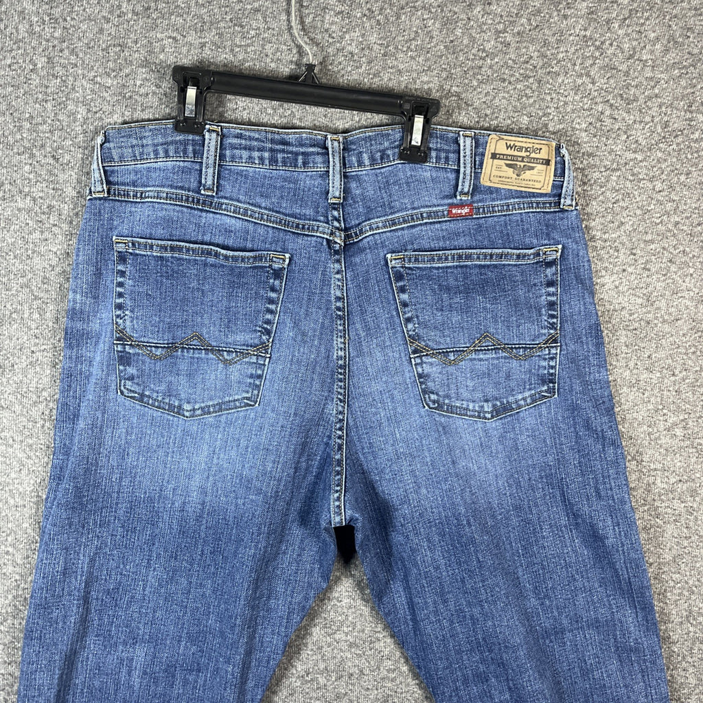 Wrangler jeans relaxed boot cut men’s blue denim size 36×30 zipper button flower