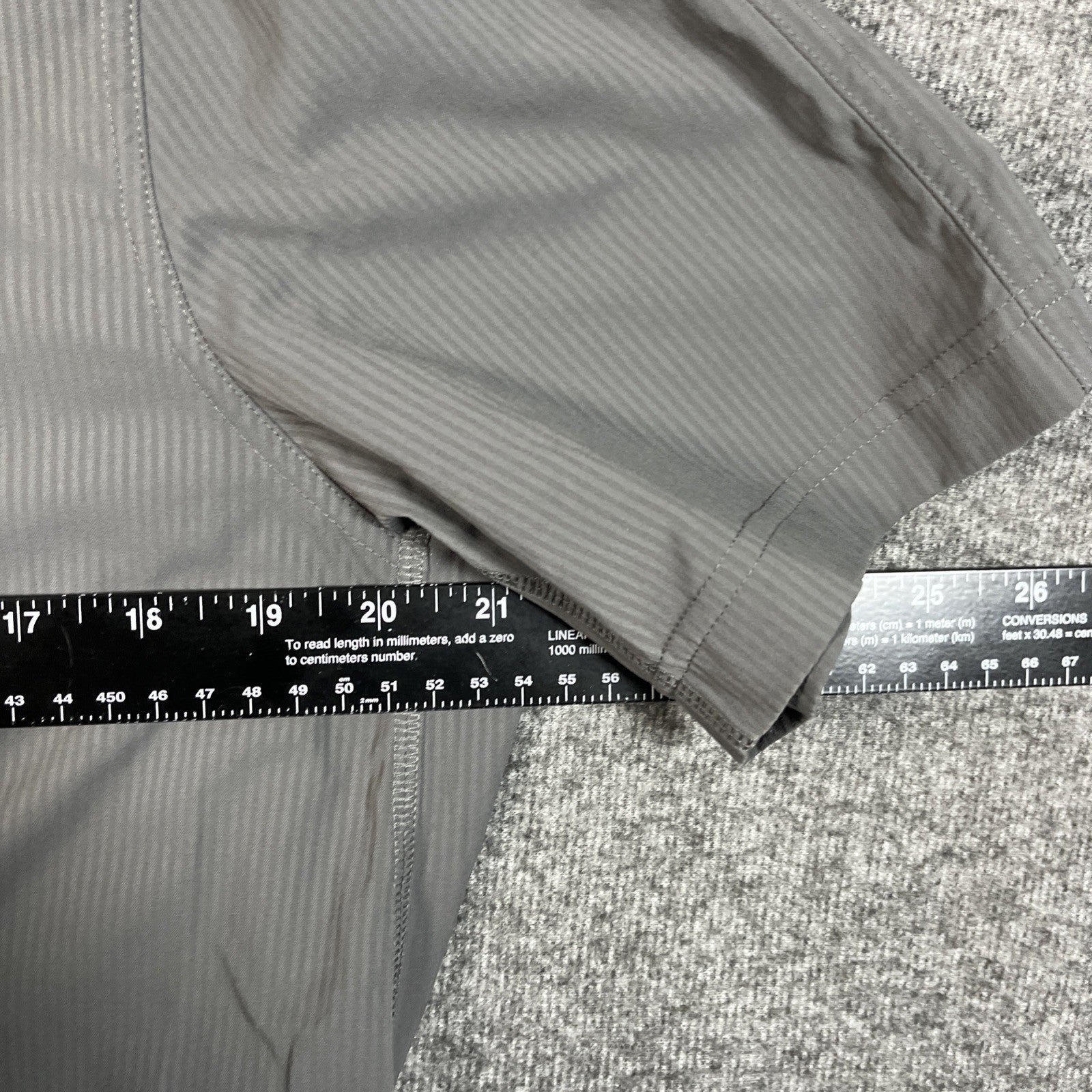 Lululemon Men’s Short Sleeve Button Down Polo Shirt Gray L 