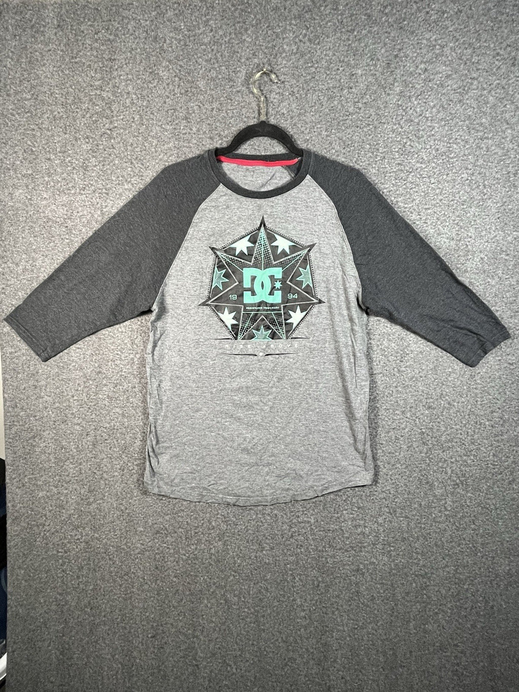 DC Men's Est MCMXCIV Graphic T-Shirt Gray Men’s XL 3/4 Sleeves 