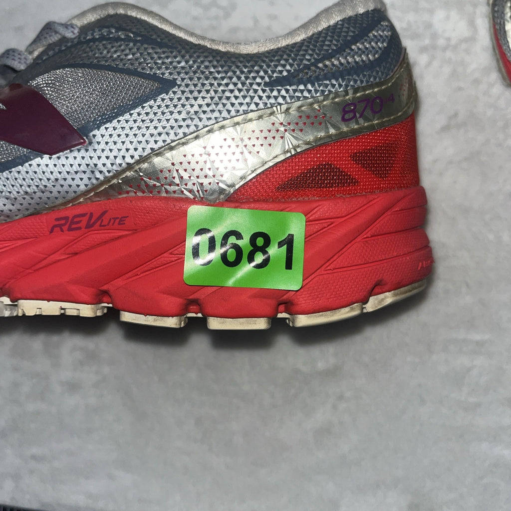 Size 8.5 - New Balance 870 Silver