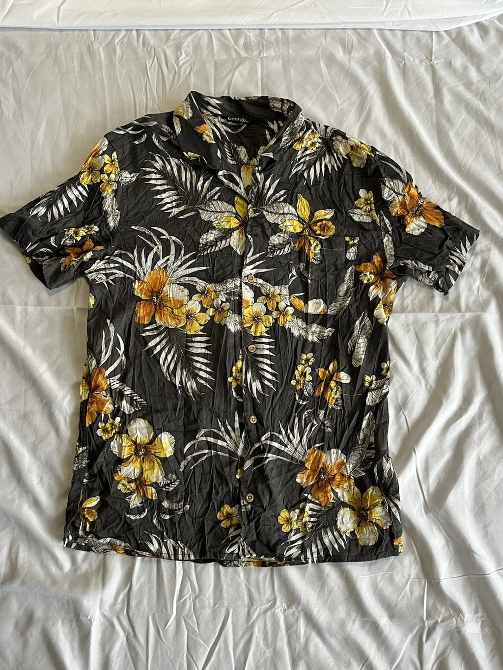 George Men's Medium Hawaiian Floral Shirt Black Short Sleeve Button-Up Tropical
