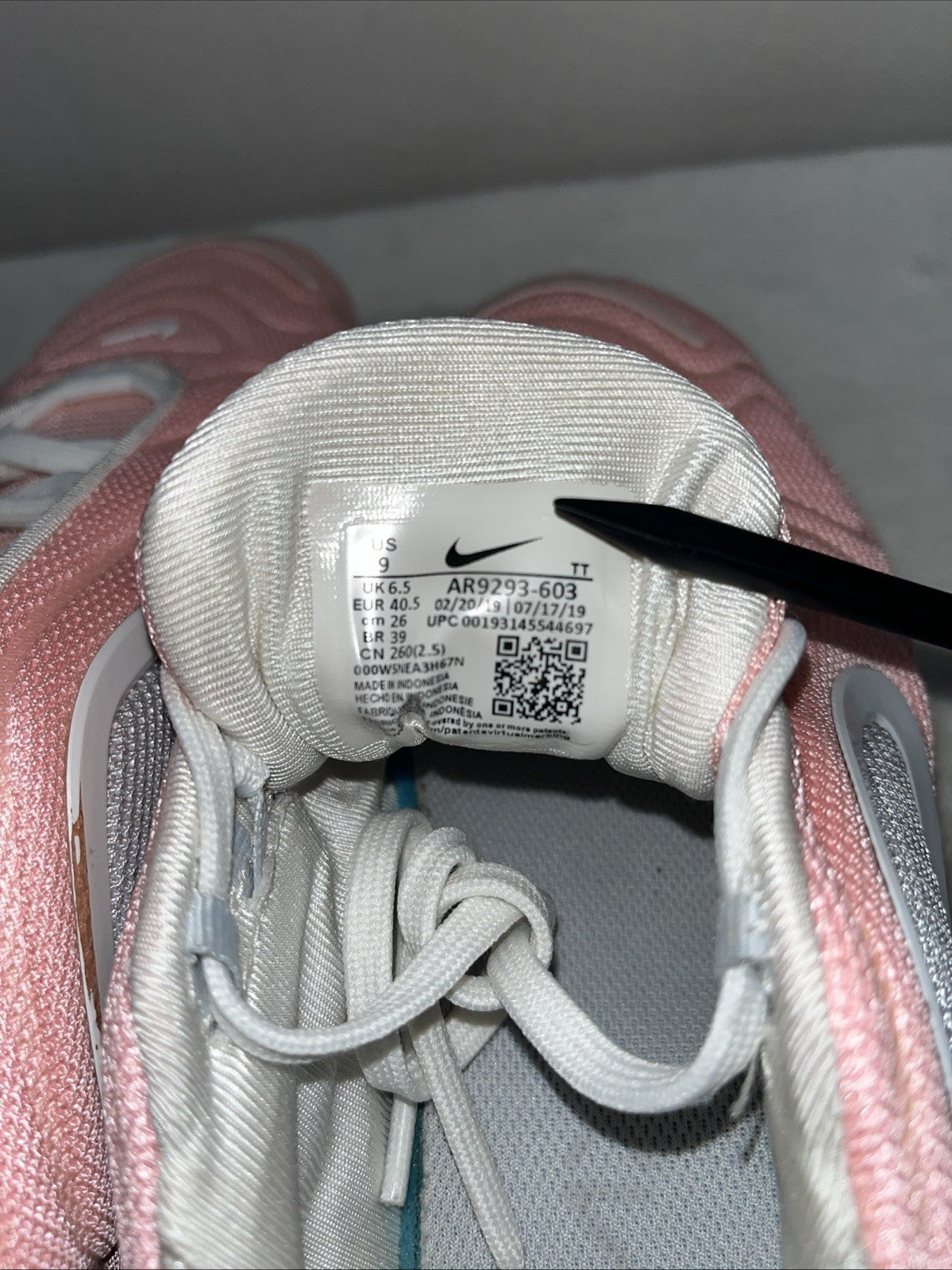 Size 9 - Nike Air Max 720 Bleached Coral W
