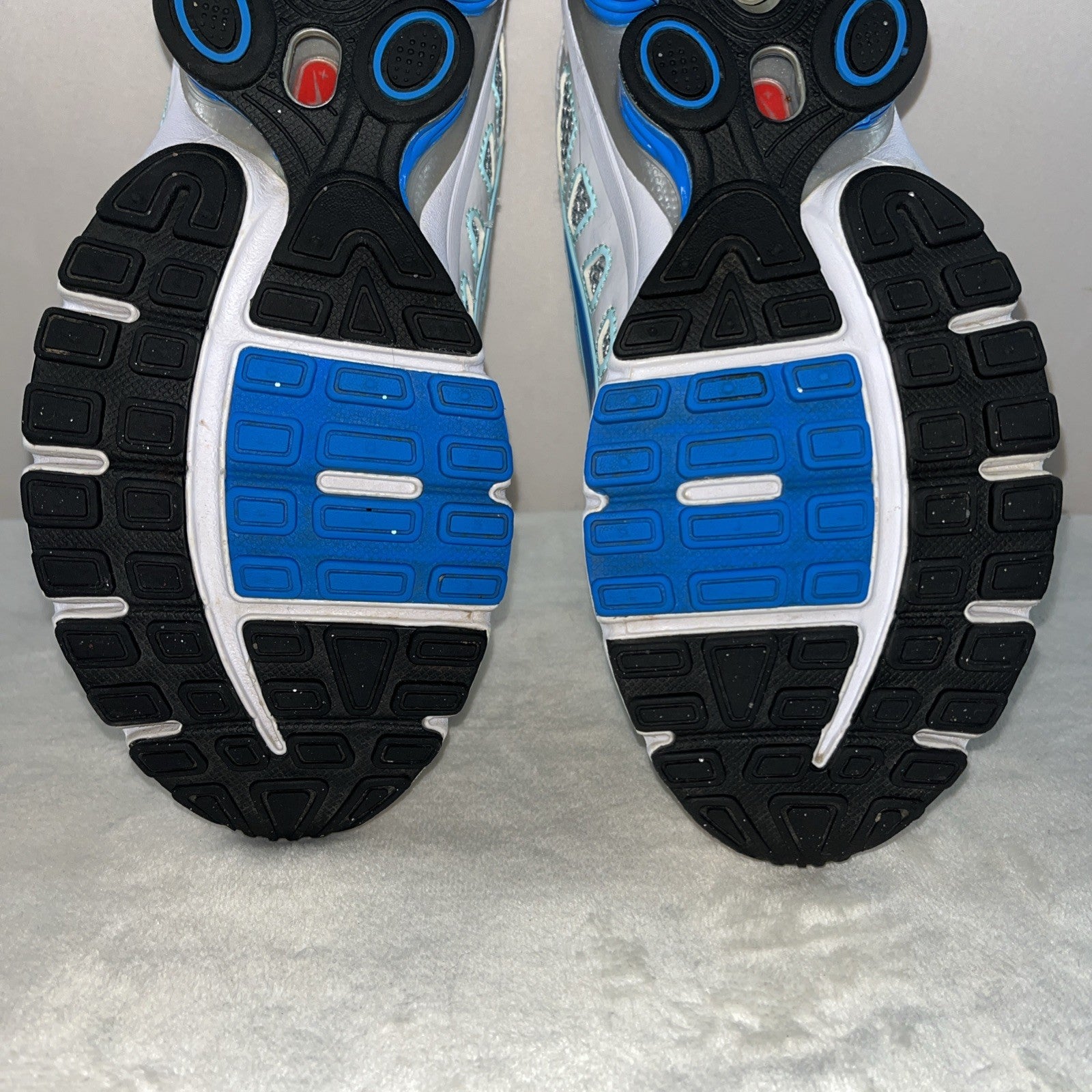 Size 6.5 - Nike Shox Qualify 2 White 2011