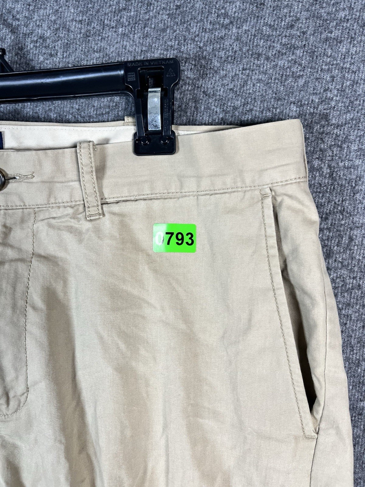 J Crew Drugs Khaki Pants Men’s 33/30 Button Zip Pockets 