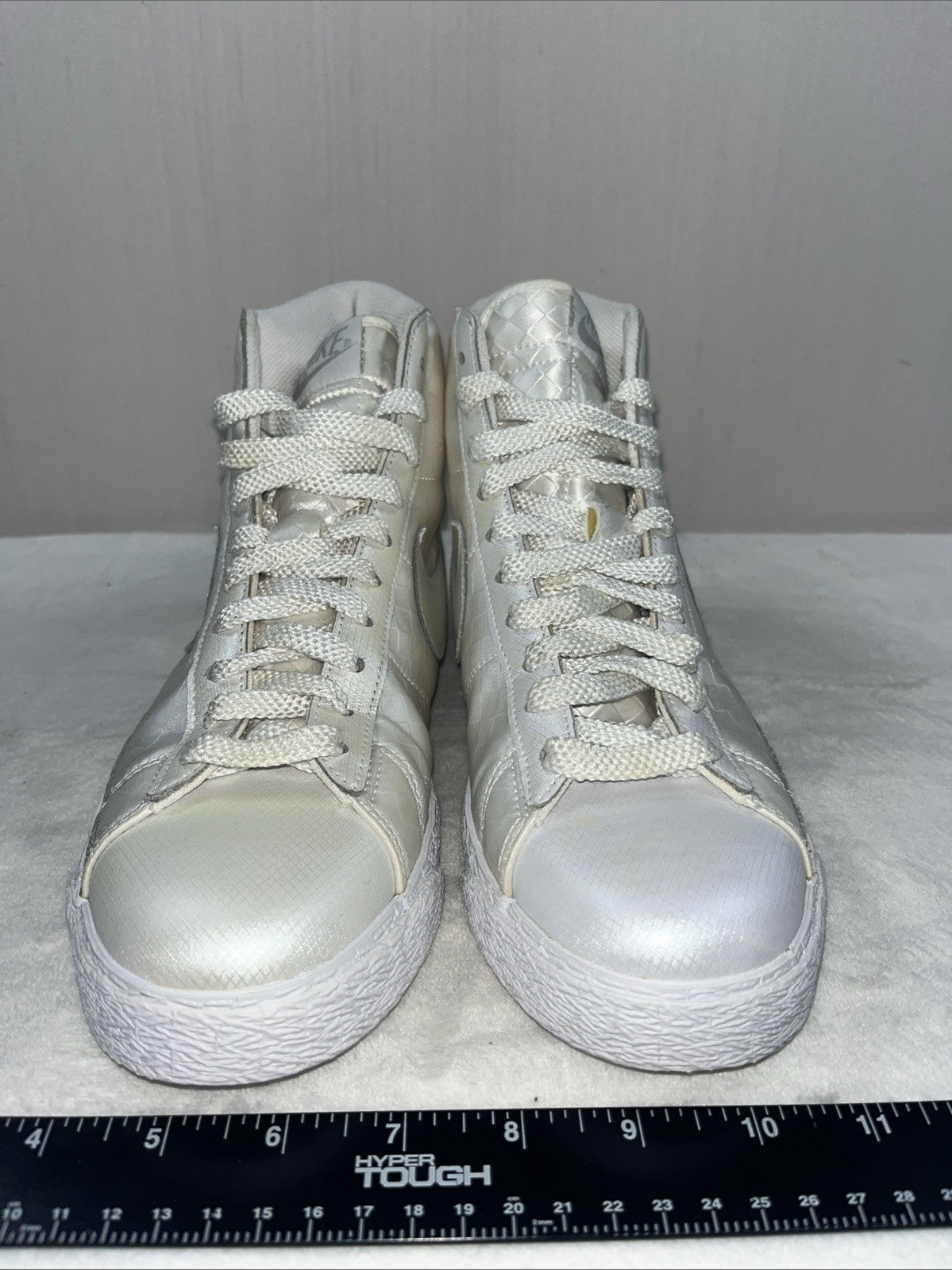 Nike Womens Blazer Shoes Mid Top Checkered White Size 8.5 Stylish 