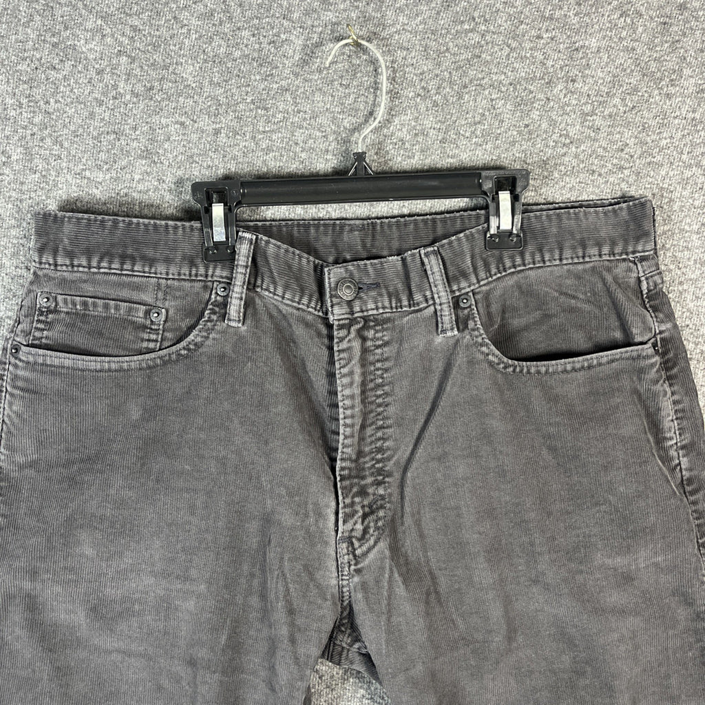 Levi’s 515 Black corduroy Relax Fit size 38x30 men’s Button Zip 5 Pocket Design 