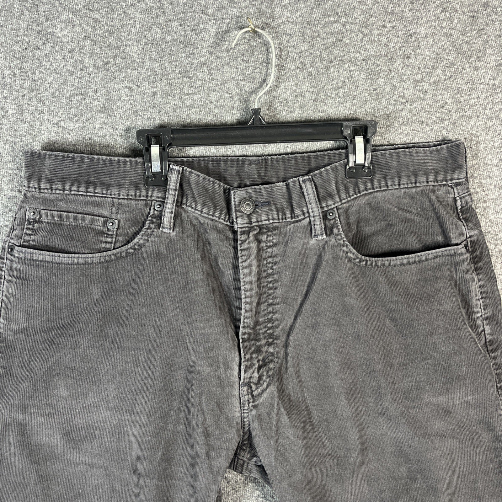 Levi’s 515 Black corduroy Relax Fit size 38x30 men’s Button Zip 5 Pocket Design 