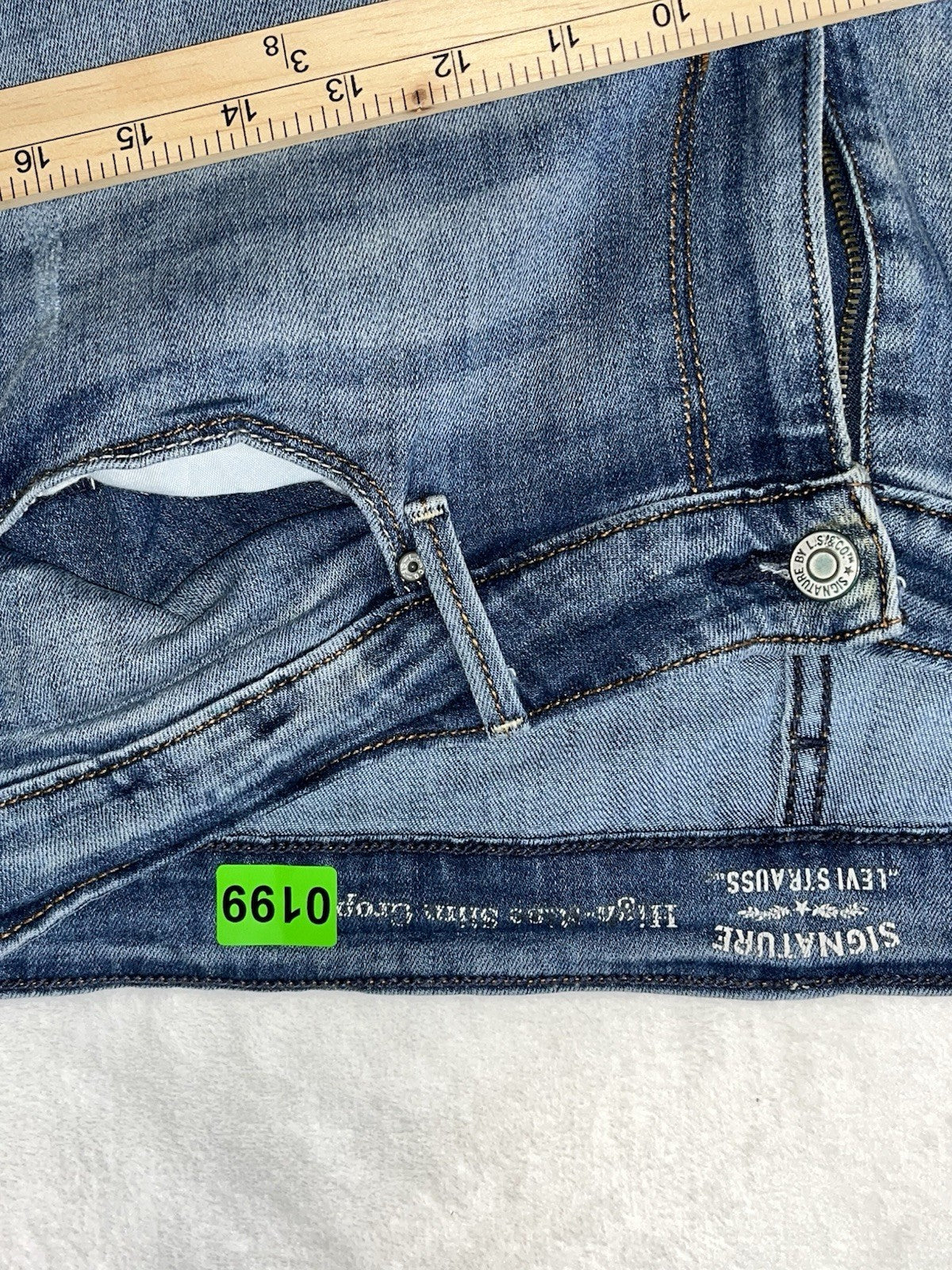 Levi’s Jeans Womens High Rise Slim Cropped Size XL Blue Denim 