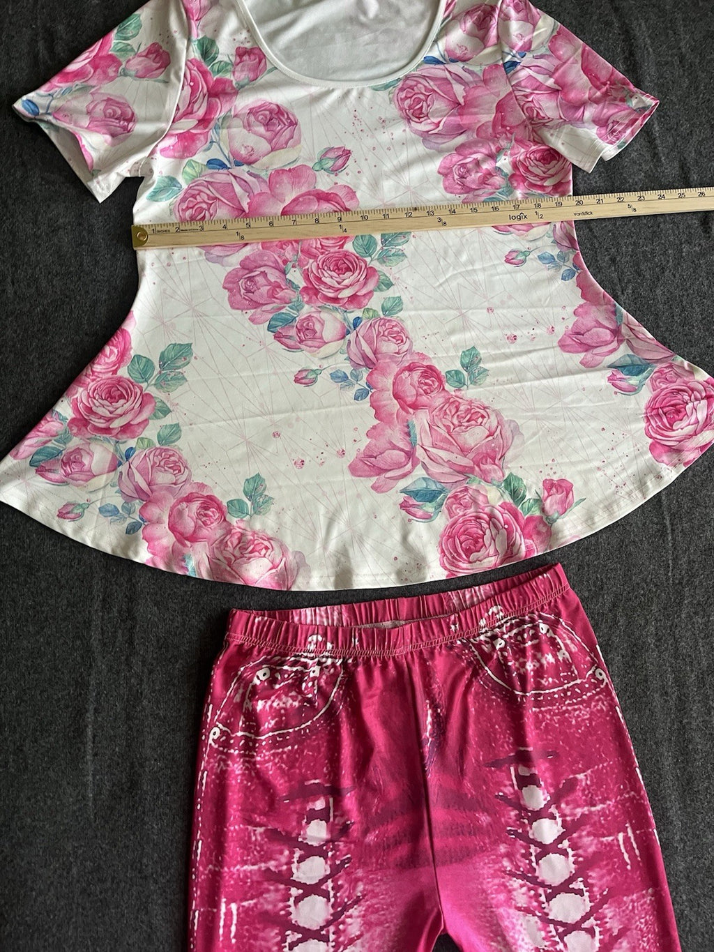 Woman’s 2 Piece Outfit Floral Print Peplum Top Capris Pink White 