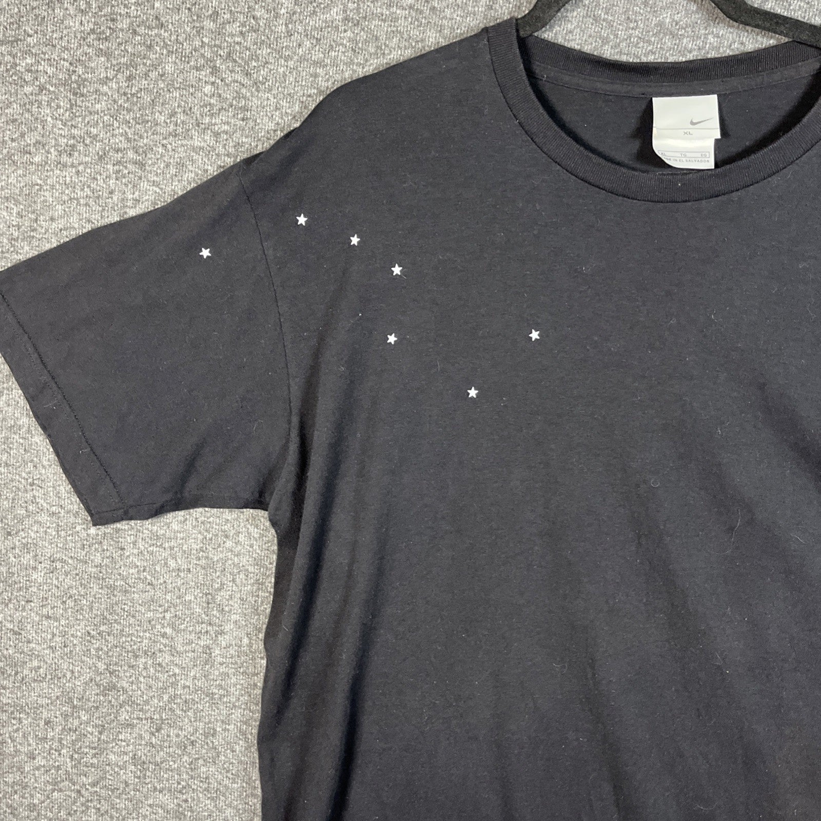 Nike Men’s Graphic Dog And Moon T shirt Black XL Short Sleeve Crew Neck 