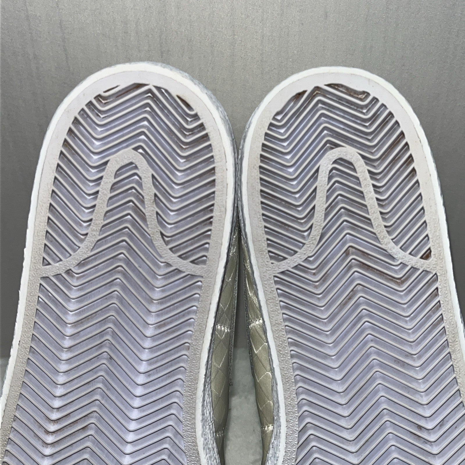 Nike Womens Blazer Shoes Mid Top Checkered White Size 8.5 Stylish 