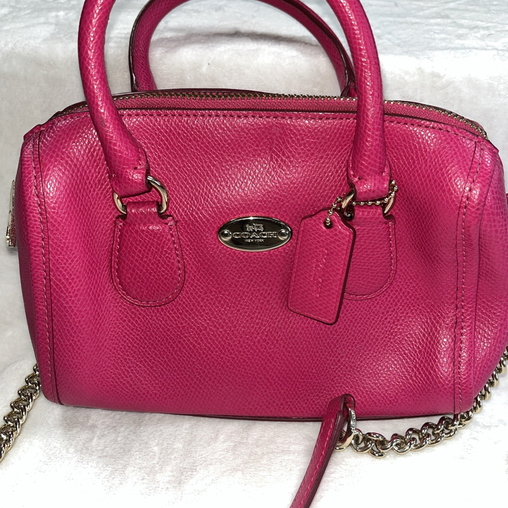 The Coach Crossgrain Pink Mini Bennett Satchel is a crossbody handbag purse