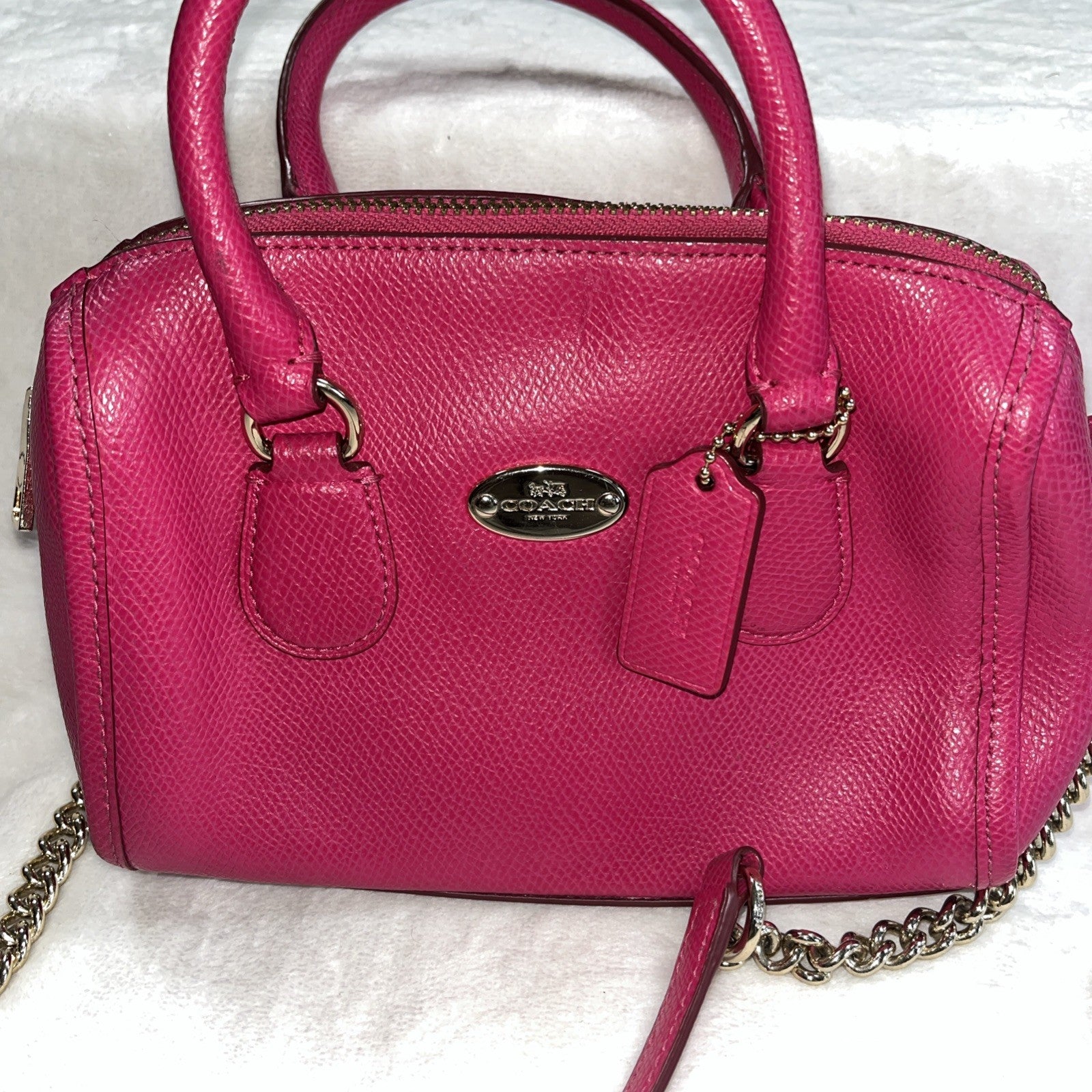 The Coach Crossgrain Pink Mini Bennett Satchel is a crossbody handbag purse