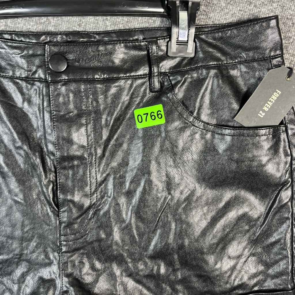 Forever 21 Women’s Shorts Faux Leather Black Size 31 Button Zip 