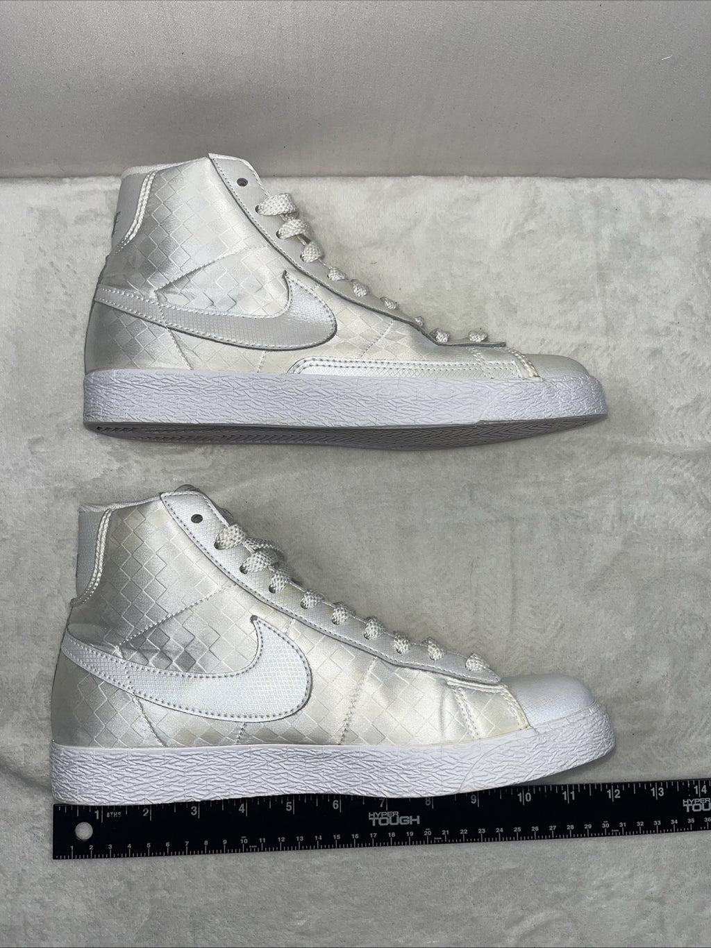 Nike Womens Blazer Shoes Mid Top Checkered White Size 8.5 Stylish 