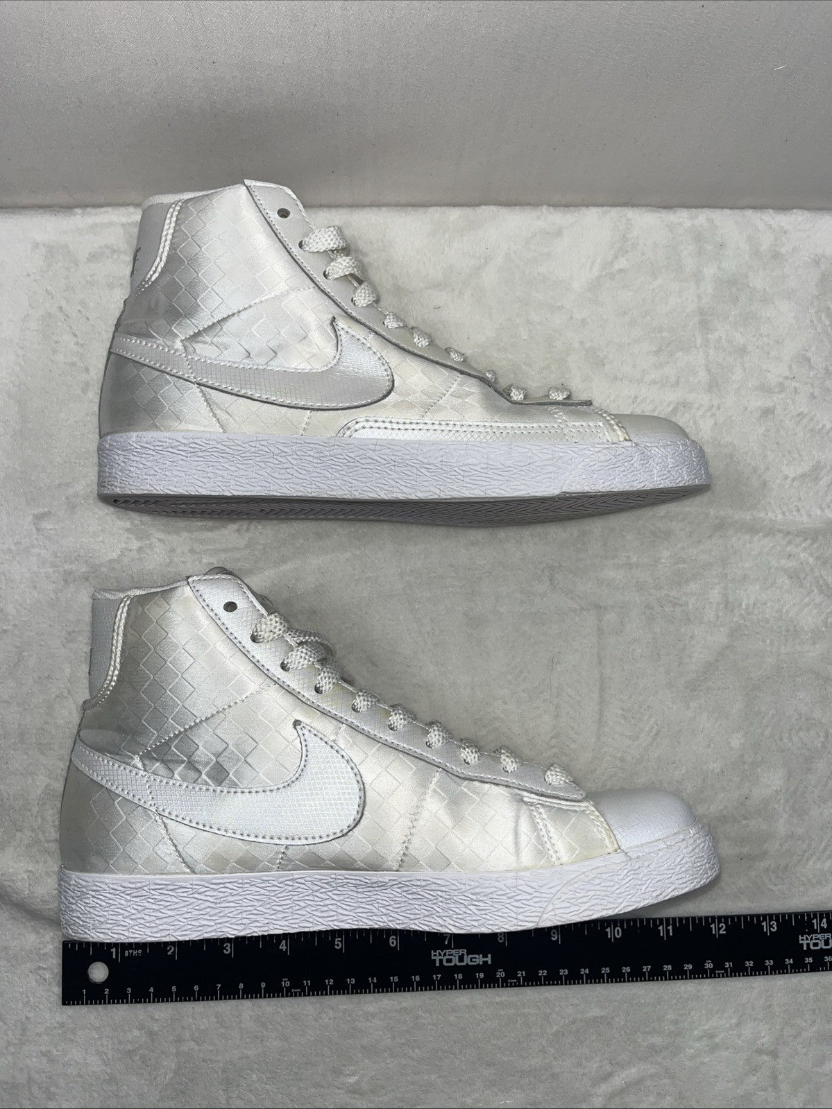 Nike Womens Blazer Shoes Mid Top Checkered White Size 8.5 Stylish 