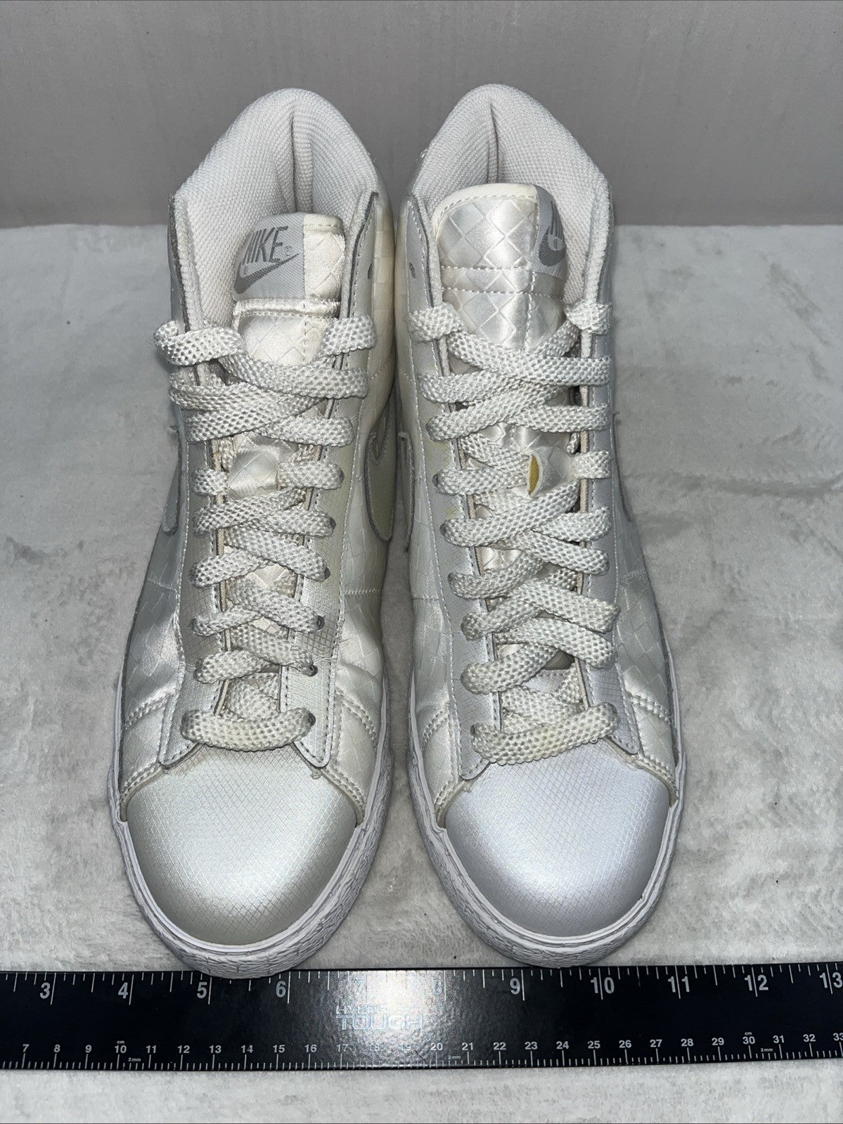 Nike Womens Blazer Shoes Mid Top Checkered White Size 8.5 Stylish 