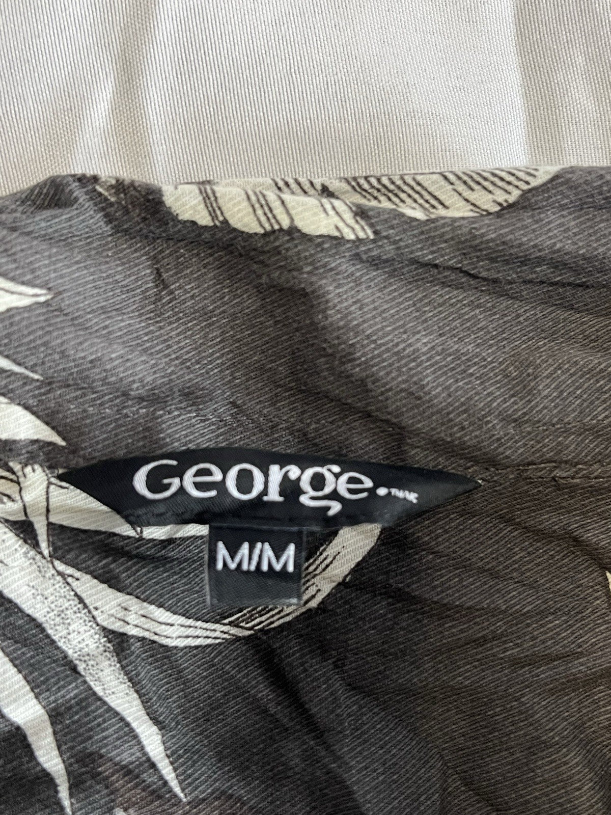 George Men's Medium Hawaiian Floral Shirt Black Short Sleeve Button-Up Tropical