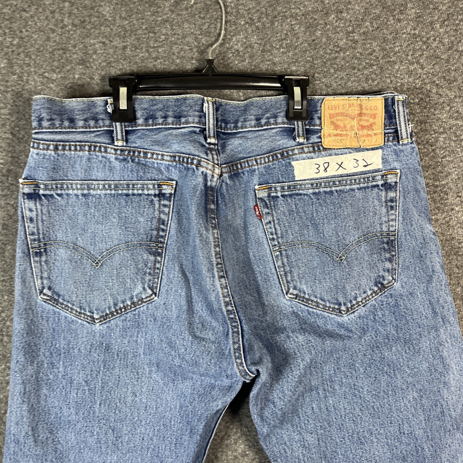 Levis 505  Mens Size 38x32 Relaxed Straight Fit Jeans Medium Blue Washed Denim