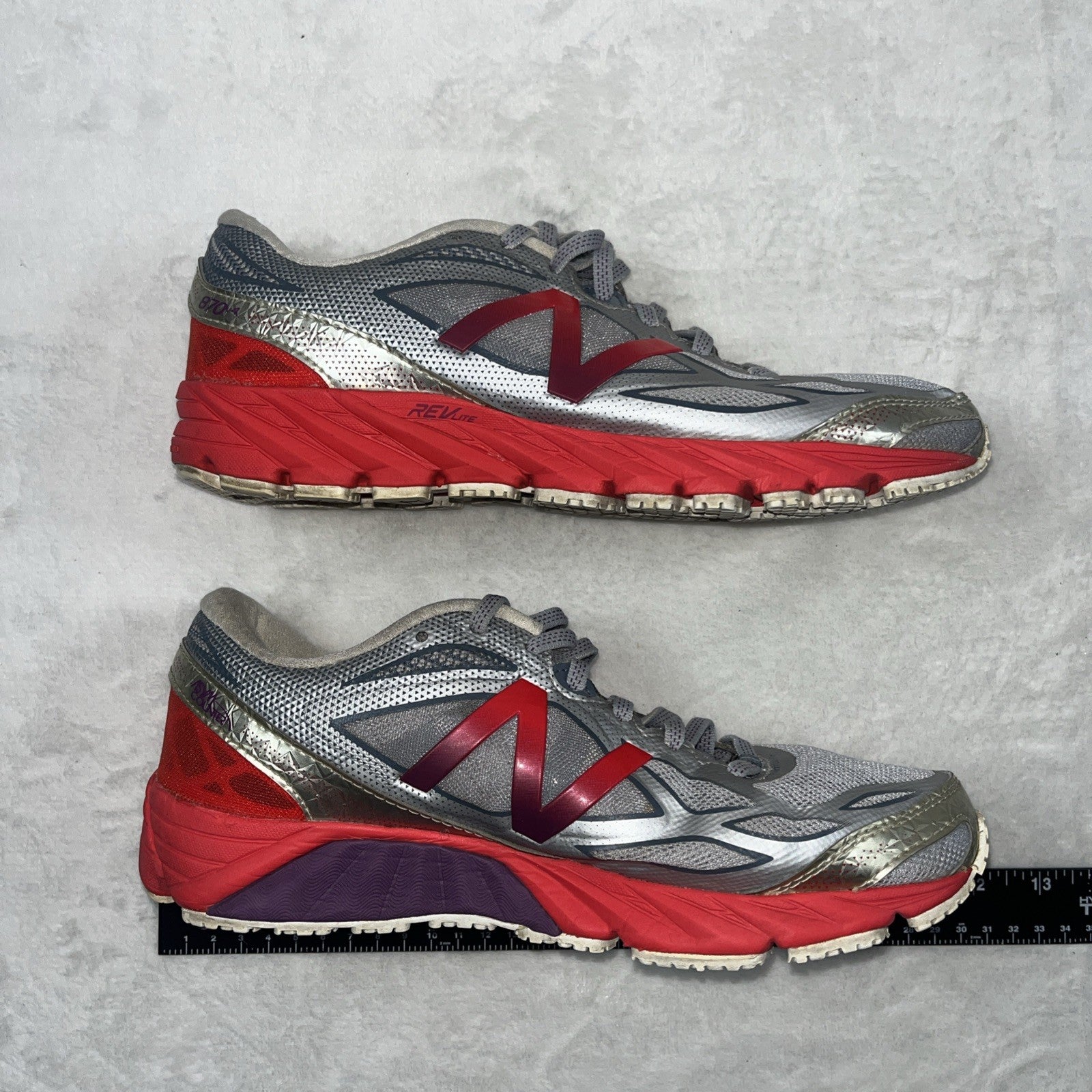 Size 8.5 - New Balance 870 Silver