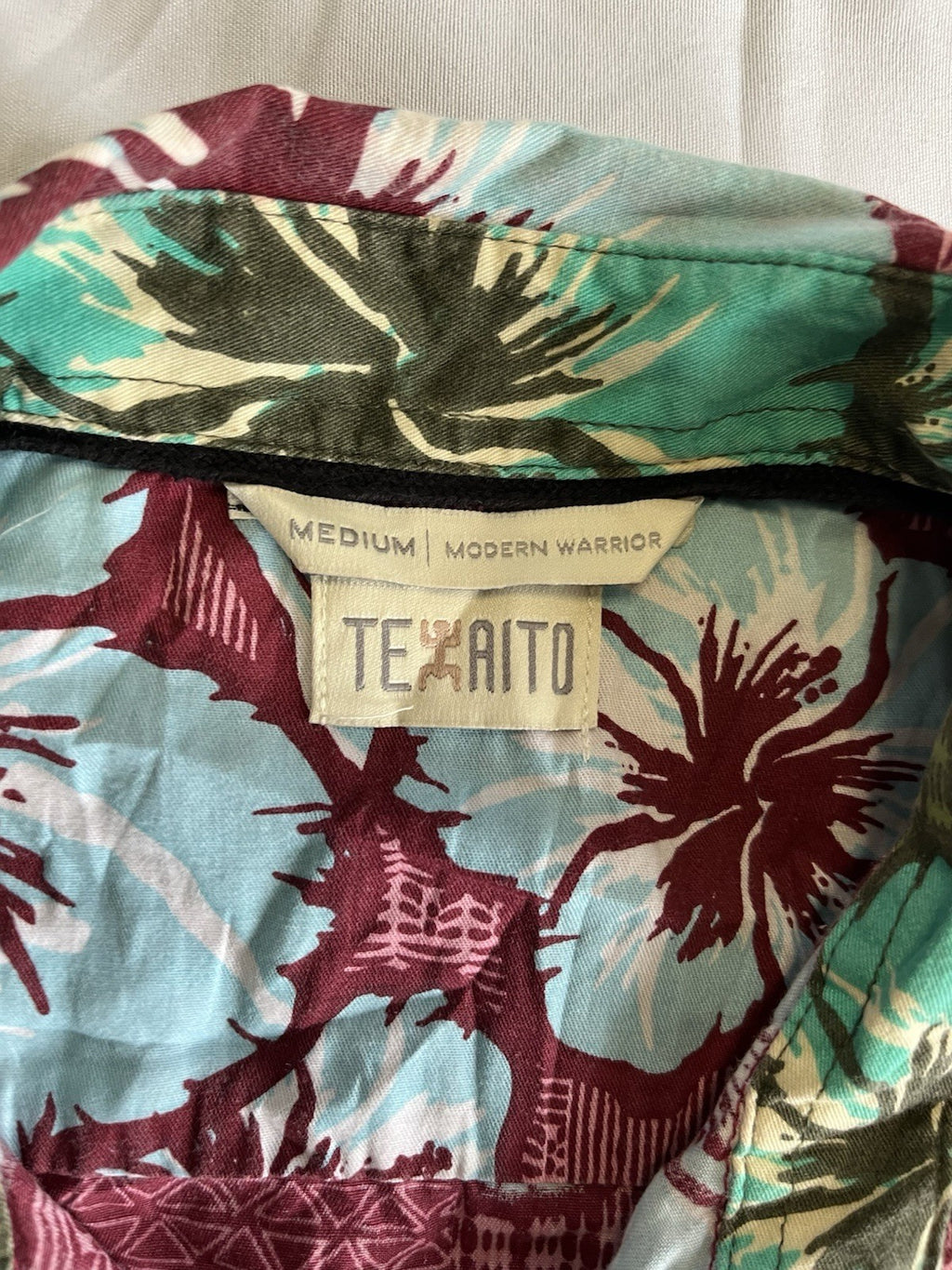 Texaito Hawaiian Shirt Men’s Medium Burgundy And Blue