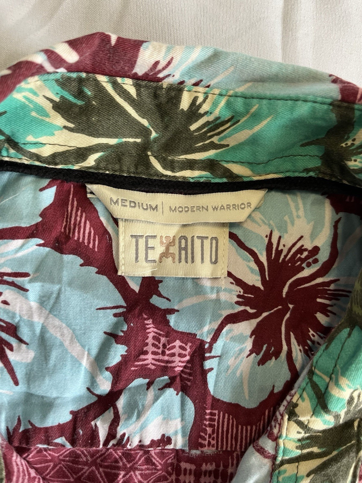 Texaito Hawaiian Shirt Men’s Medium Burgundy And Blue