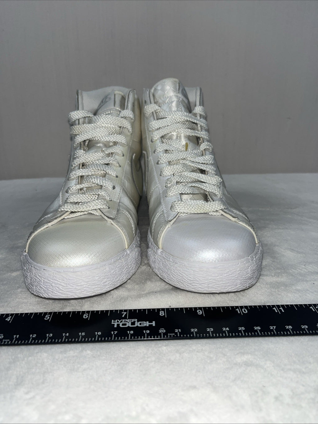 Nike Womens Blazer Shoes Mid Top Checkered White Size 8.5 Stylish 