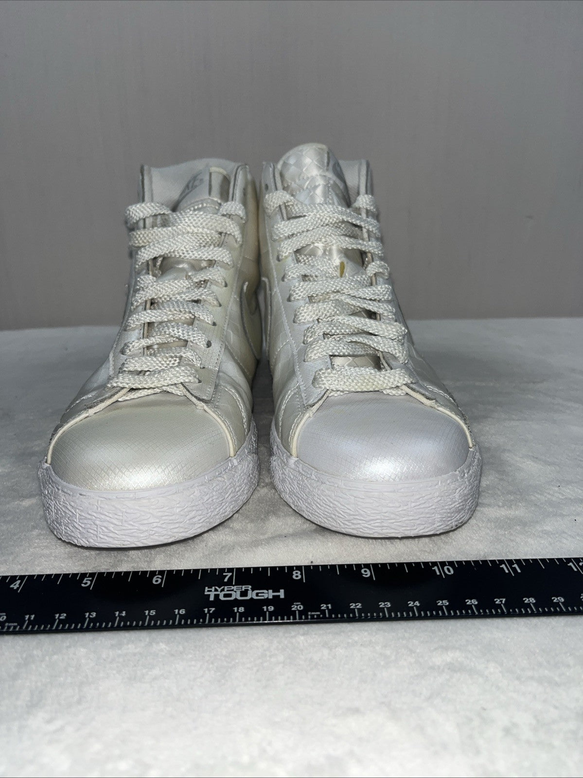 Nike Womens Blazer Shoes Mid Top Checkered White Size 8.5 Stylish 