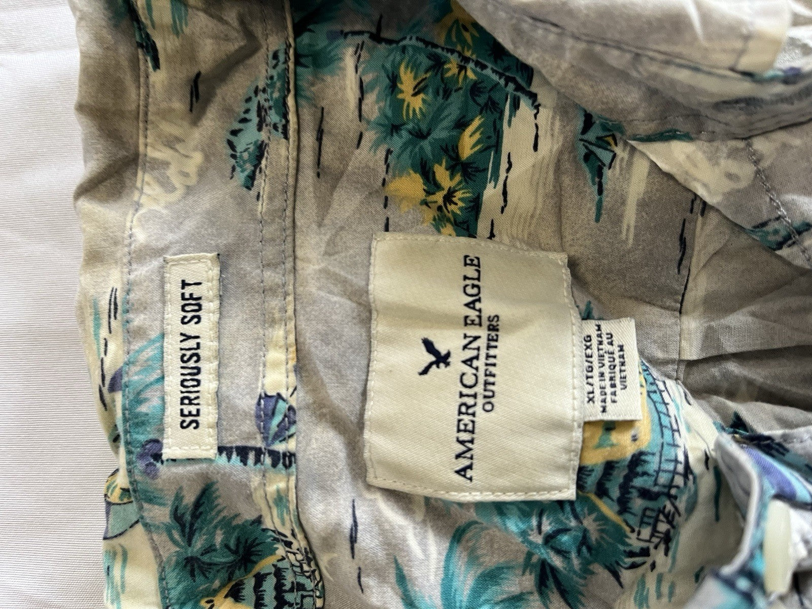American Eagle Seriously Soft Men’s Hawaiian Button Up Shirt Size XL Airplanes 