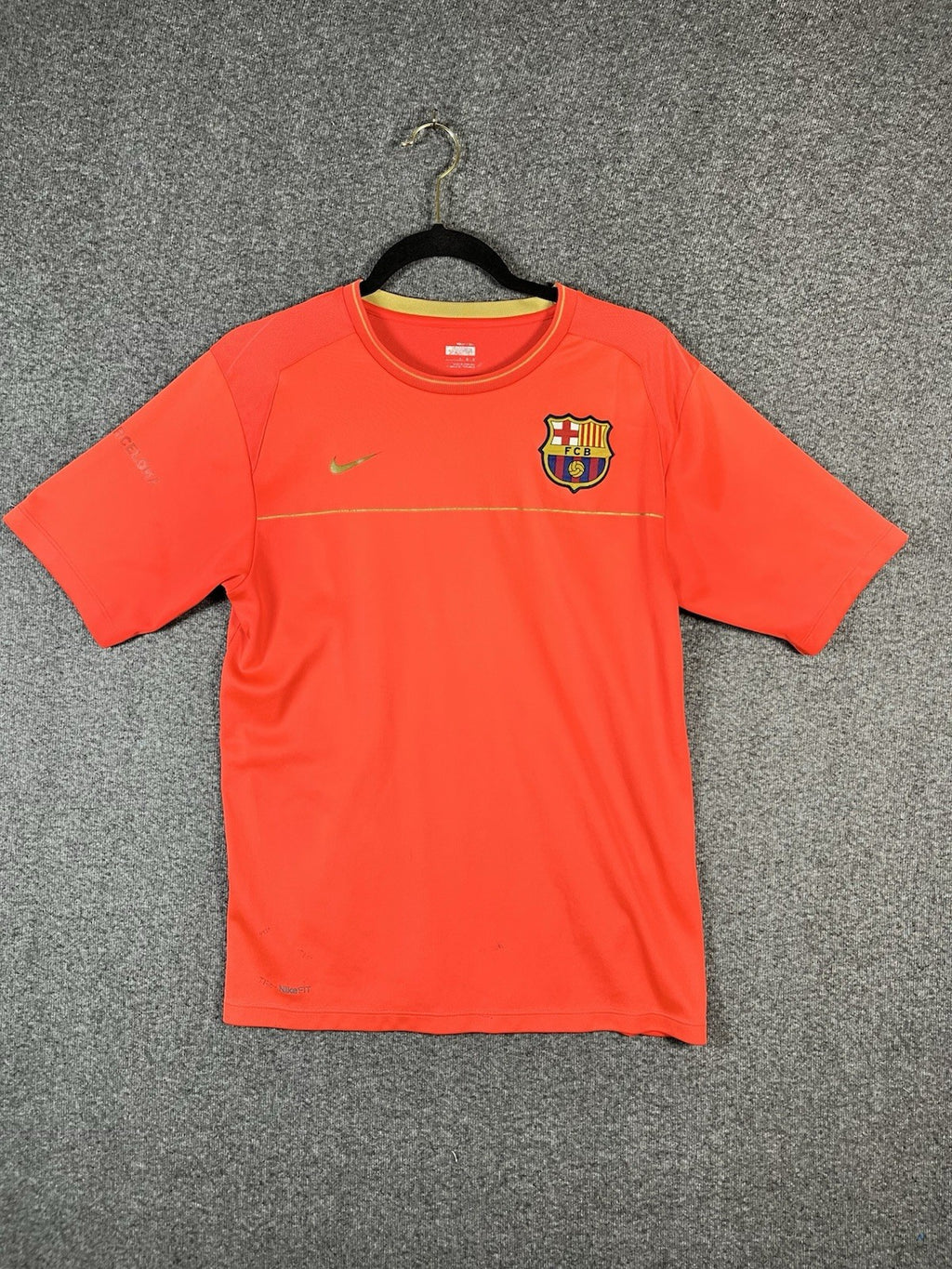 Nike Barcelona Soccer Jersey Men’s Medium Red 