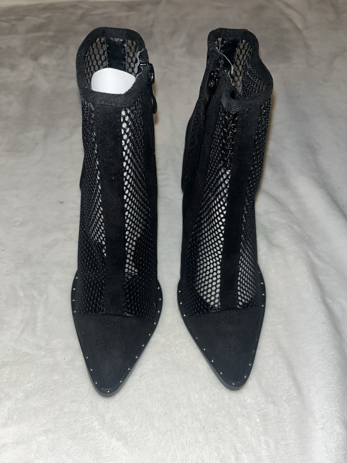 Ladies-Laser Detail Pointy Heel Shoe in black Size 7