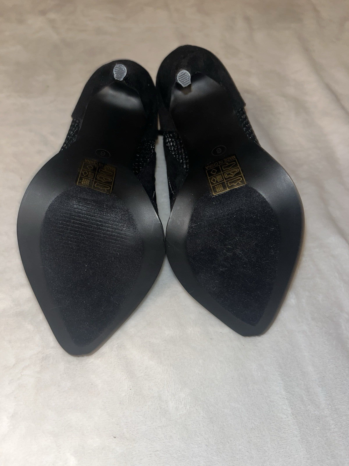 Ladies-Laser Detail Pointy Heel Shoe in black Size 7