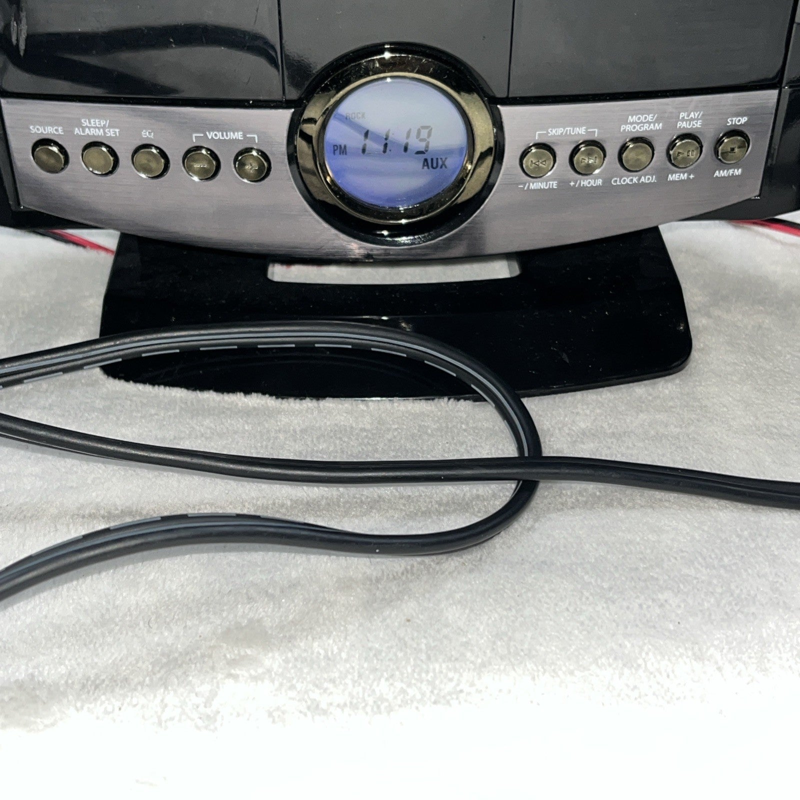 GPX HM3817DTBK Home Music System with Remote and AM/FM Radio black