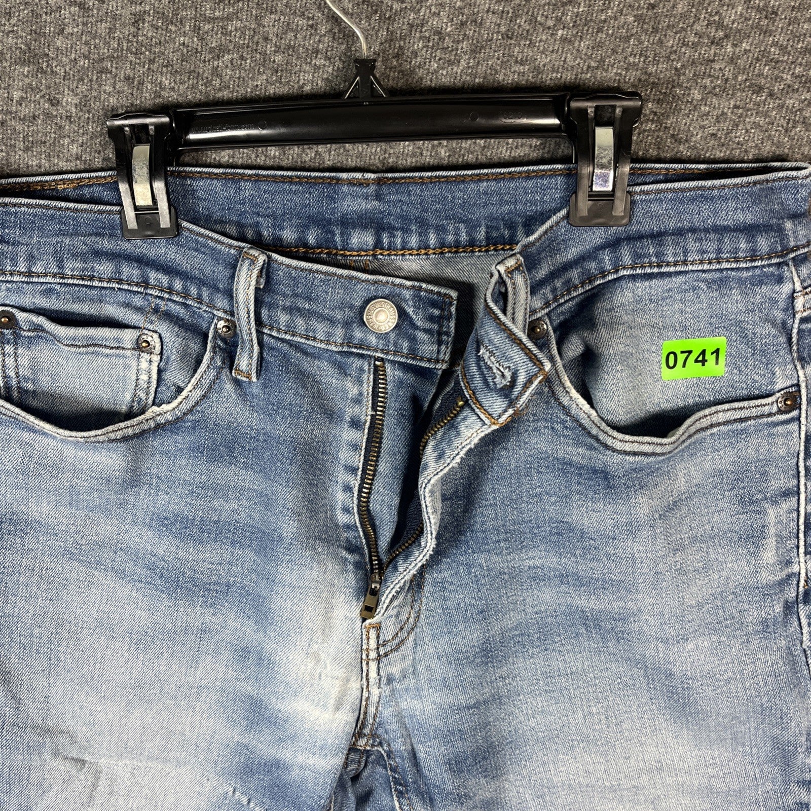 Levi’s 541 light blue denim jeans size 32×32 button zipper fly relaxed fit
