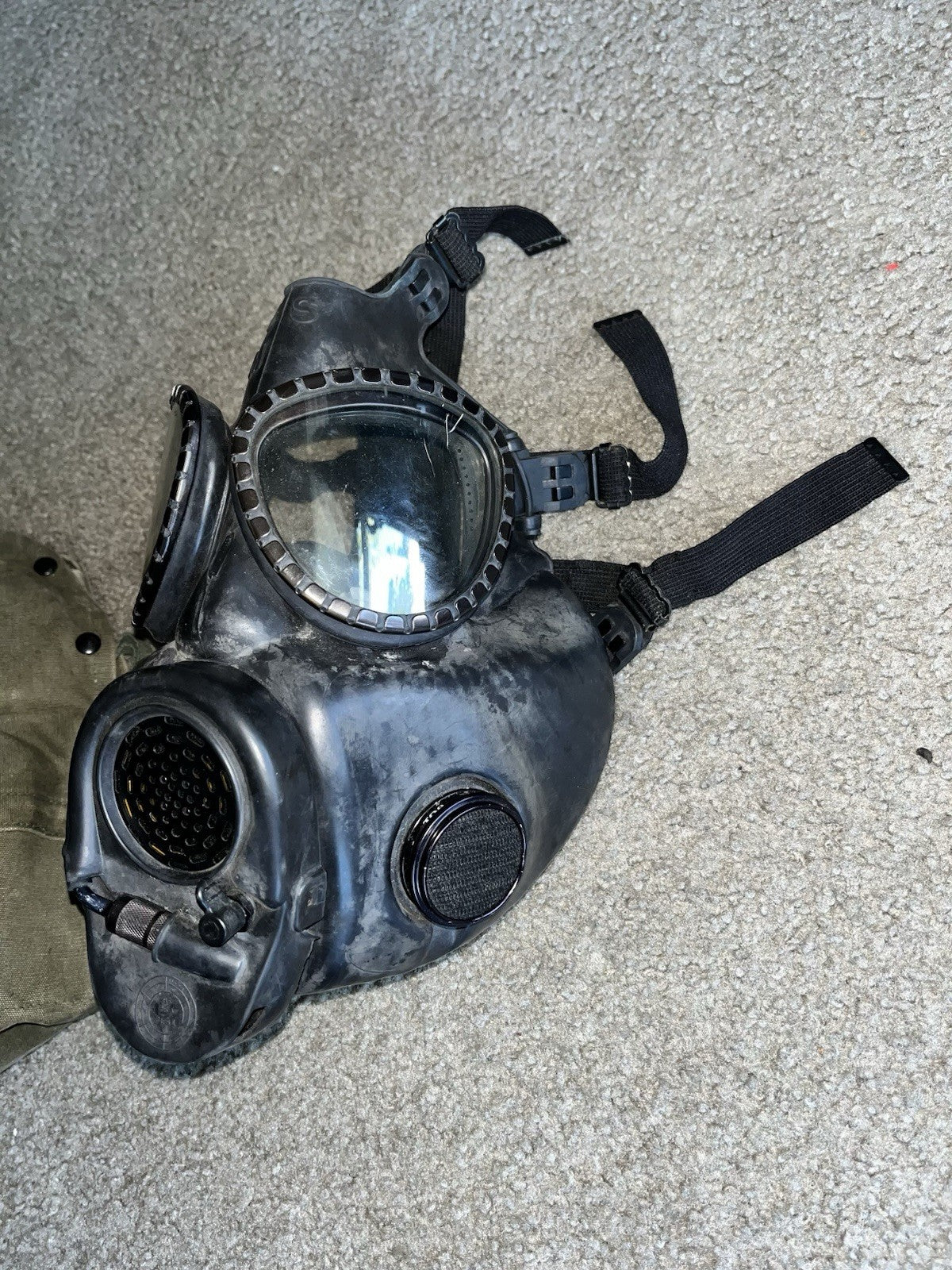 US Military Gas Mask C8RI Series Army Field Gear Protective w/ Canvas Bag