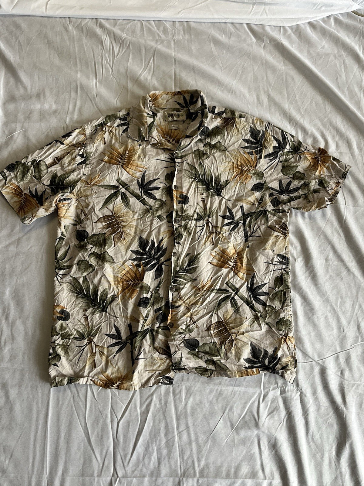 Campia Moda Hawaiian Shirt Men's Size L  Tan Flowers/leaves Button-Up