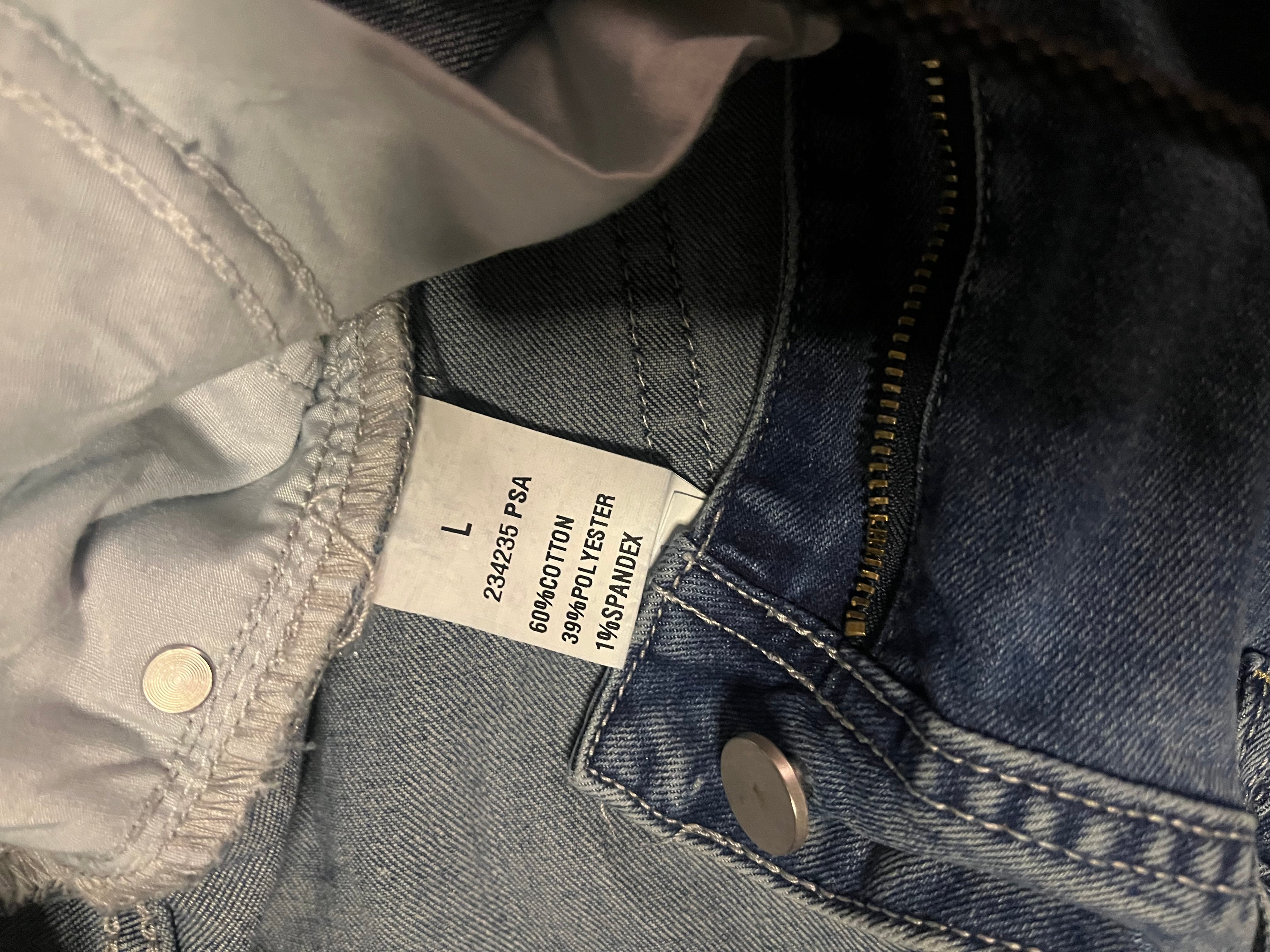 Distressed ripped Jeans