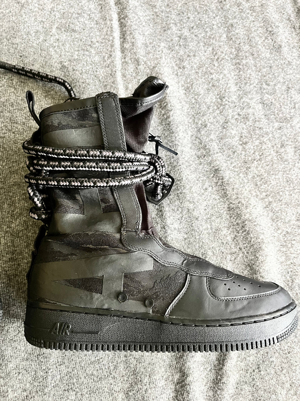 Nike Air force 1 sneaker boots Black